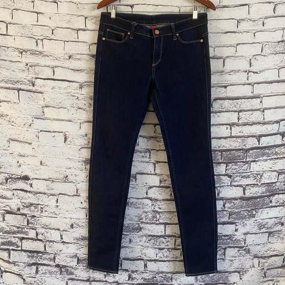 Uniqlo Skinny Fit Tapered Middle Rise Jean, Dark Wash Size 28 - Picture 2 of 6